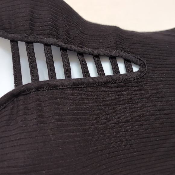 Emma + Sam Black Ribbed Stretch Cropped Tank Strappy Front Size Extra Small - Picture 4 of 4